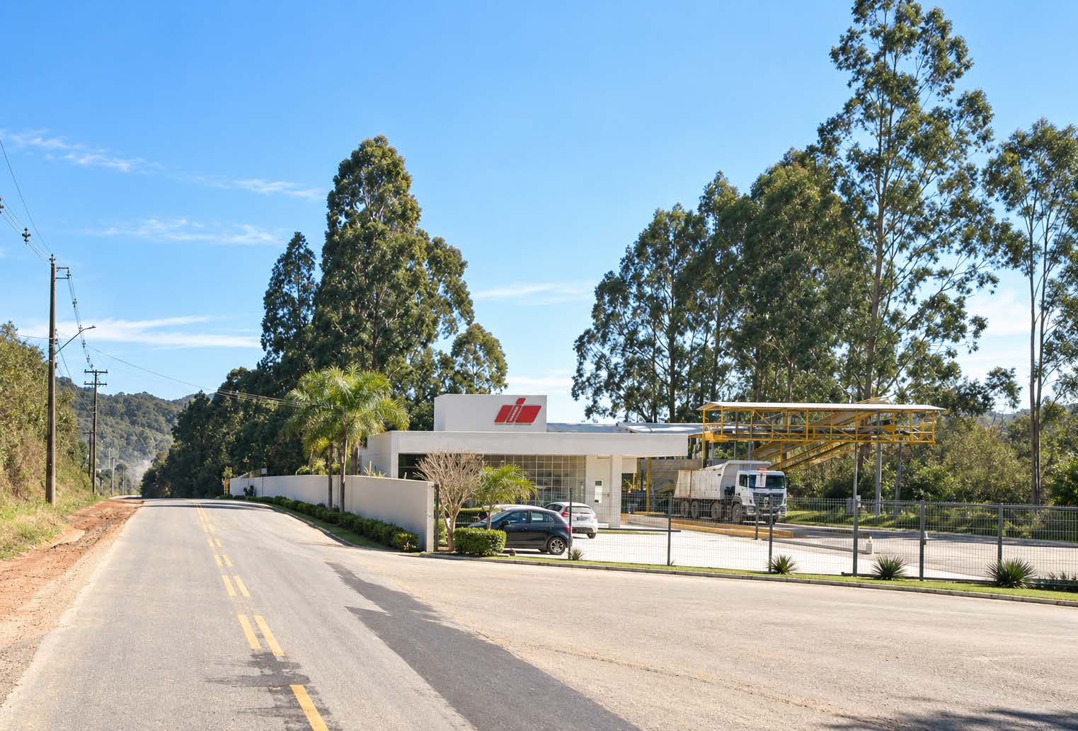 Fachada da Indústria de Cal Rio Grande em Almirante Tamandaré/PR